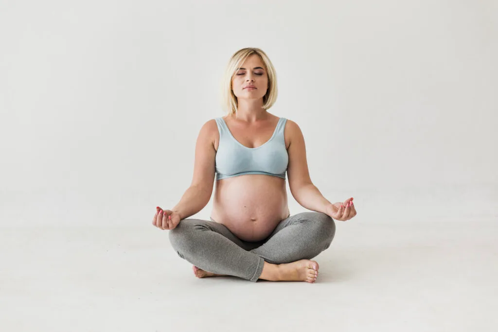 Yoga: prática pode ajudar no pré e pós-parto